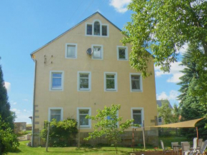 Гостиница Ferienwohnung Am Lindenbaum, Кирничталь